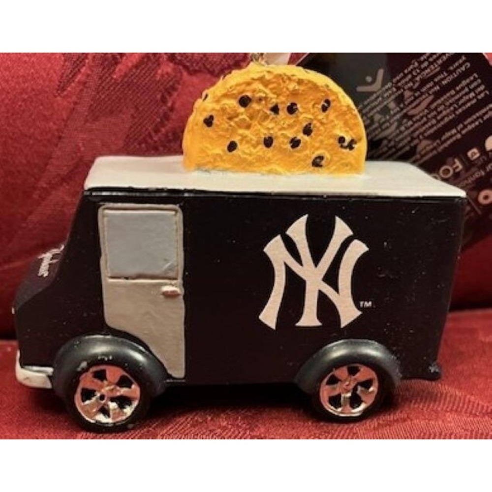 Team Ornament NY Yankees Cookies Food Truck Wood  FOCO YANKEES Official Team